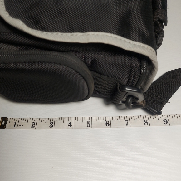 Nikon Compact Digital SLR Accessories Bag, Black Gray - Picture 12 of 14